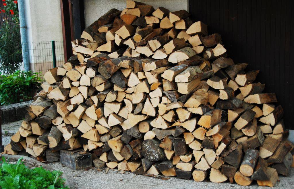 Какие дрова лучше для печки: виды, сравнительный обзор