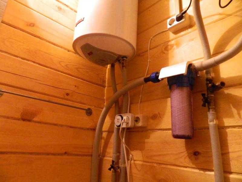 Проблема водоснабжения зимой бани без постоянного отопления: способы провести воду, чтобы она не замерзала