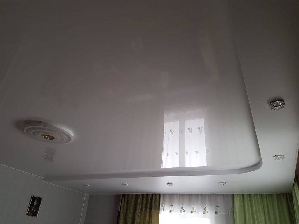 Белый матовый натяжной потолок — фото и преимущества светлых поверхностей