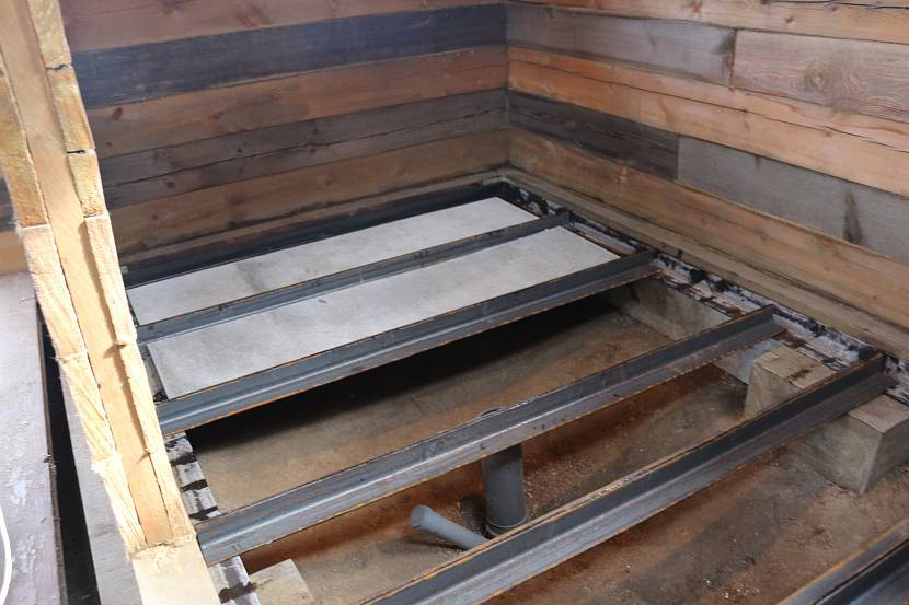 Как сделать бетонный пол в бане? монтаж бетонного пола, устройство слива и гидроизоляции.