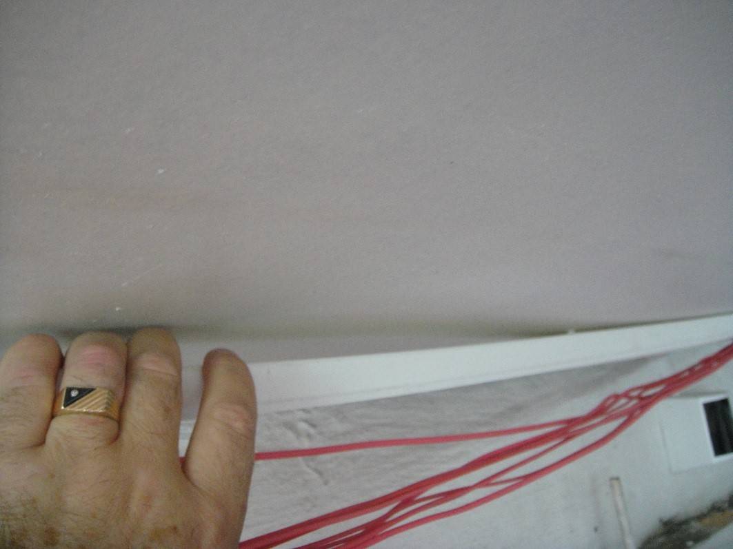 Как прикрепить кабель канал к бетонной стене