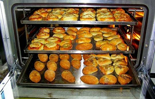 7 типов печей для выпечки вкусного хлеба: от больших производственных до маленьких домашних