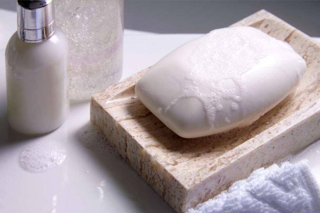 Применение хозяйственного мыла в быту: все секреты и достоинства моющего средства