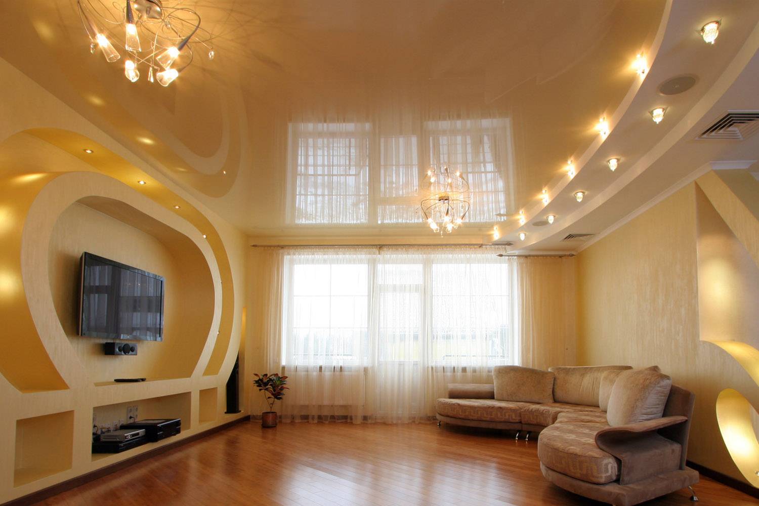 Натяжные потолки для зала: фото красивых вариантов дизайна гостиной