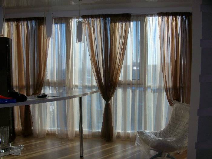 Тюль и шторы (87 фото): римские с тюлью в комплекте, модели-нити в интерьере квартиры, как подобрать длину, цвета и ткани, вместе на одном карнизе