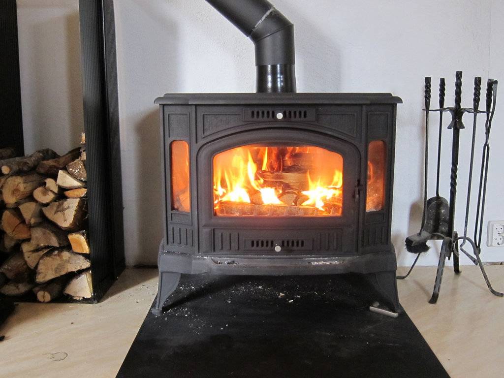 Печи для дома на дровах длительного горения: виды, выбор, плюсы и минусы