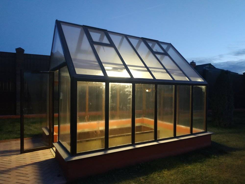 Дачная теплица  (53 фото): конструкция для дачи и сада, эко-изделие, маленькие и небольшие варианты строения, нужно ли регистрировать теплицу на участке