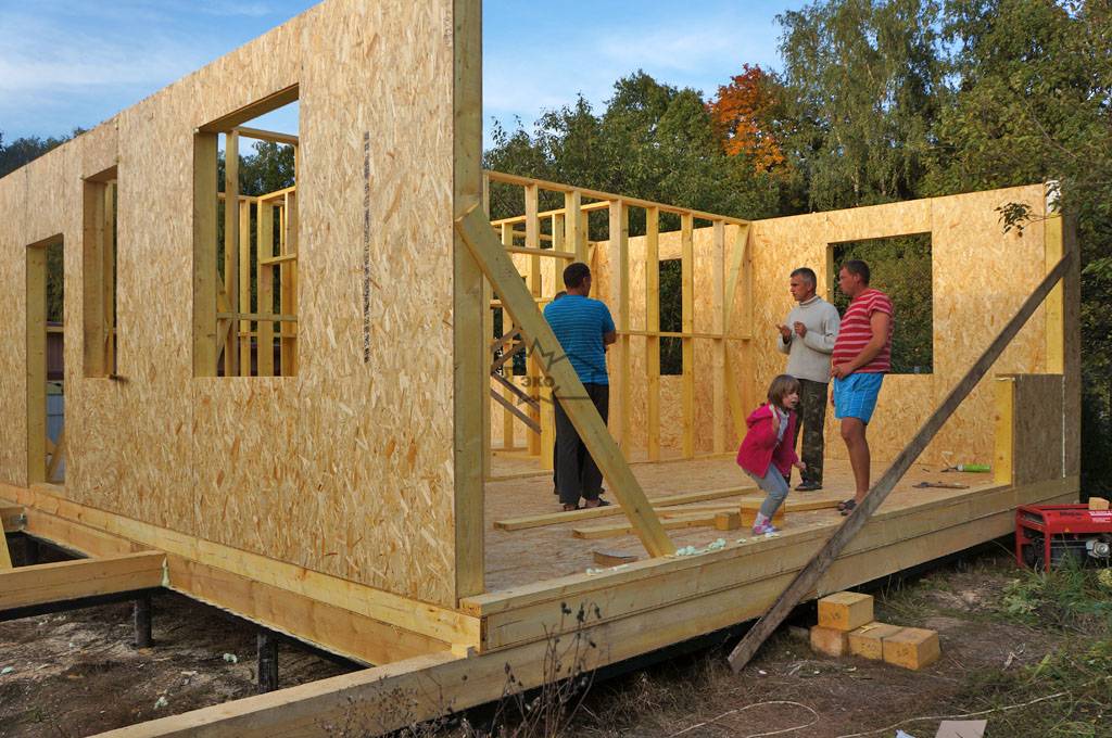 Из чего построить самый дешевый дом для постоянного проживания своими руками
