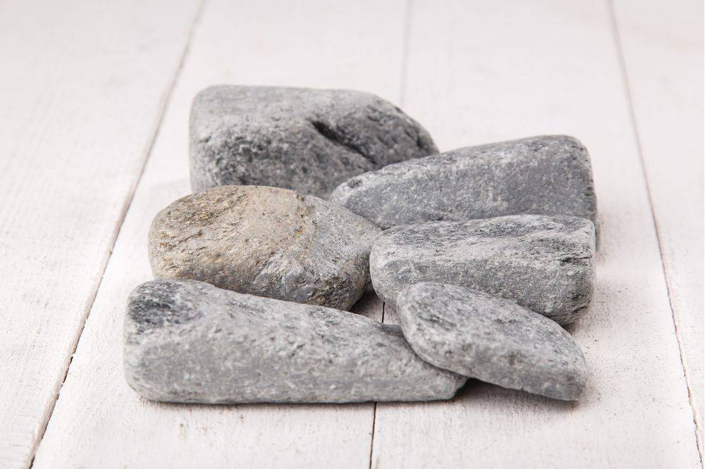 Талькохлорит для бани: свойства камня обвалованного и колотого, фото