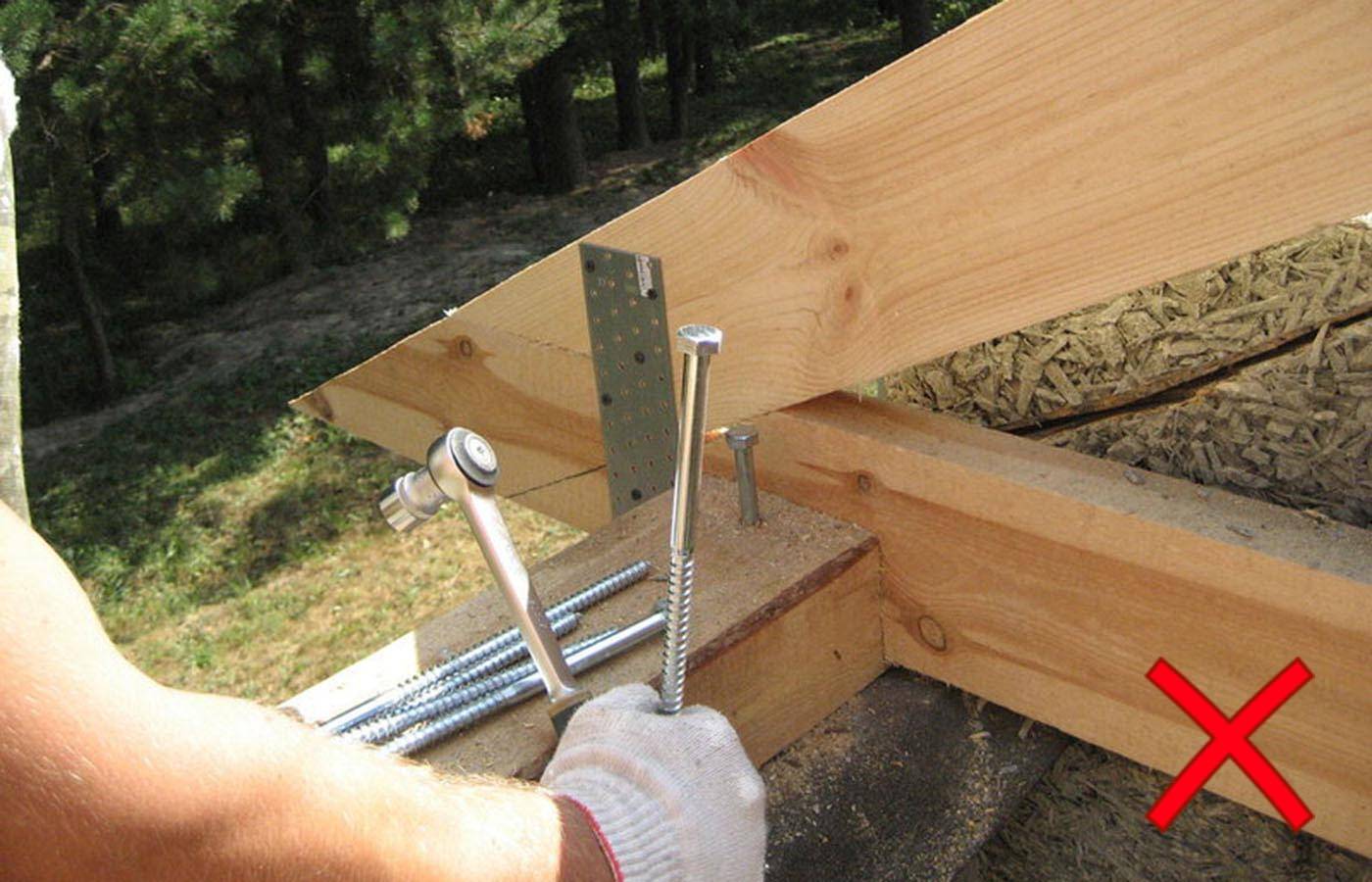 Какой крепеж подойдет для монтажа стропил и крепления деревянных балок дома?