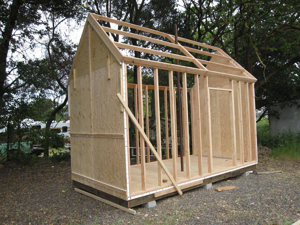 Строительство небольшого каркасного домика на участке | karkasnydom