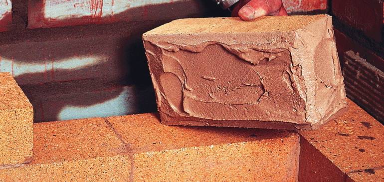 Приготовление раствора на основе красной глины для кладки печей | remsovet.com