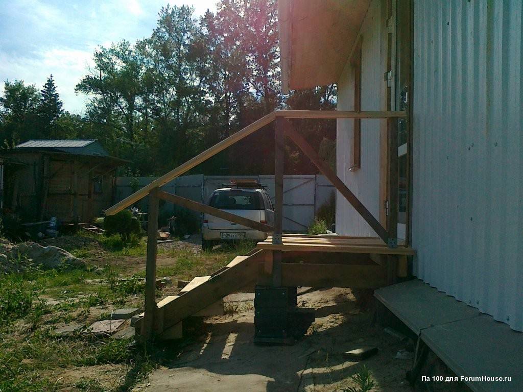 Крыльцо к деревянному дому (64 фото): как построить крылечко своими руками, красивые варианты конструкции, как пристроить изделие к дому