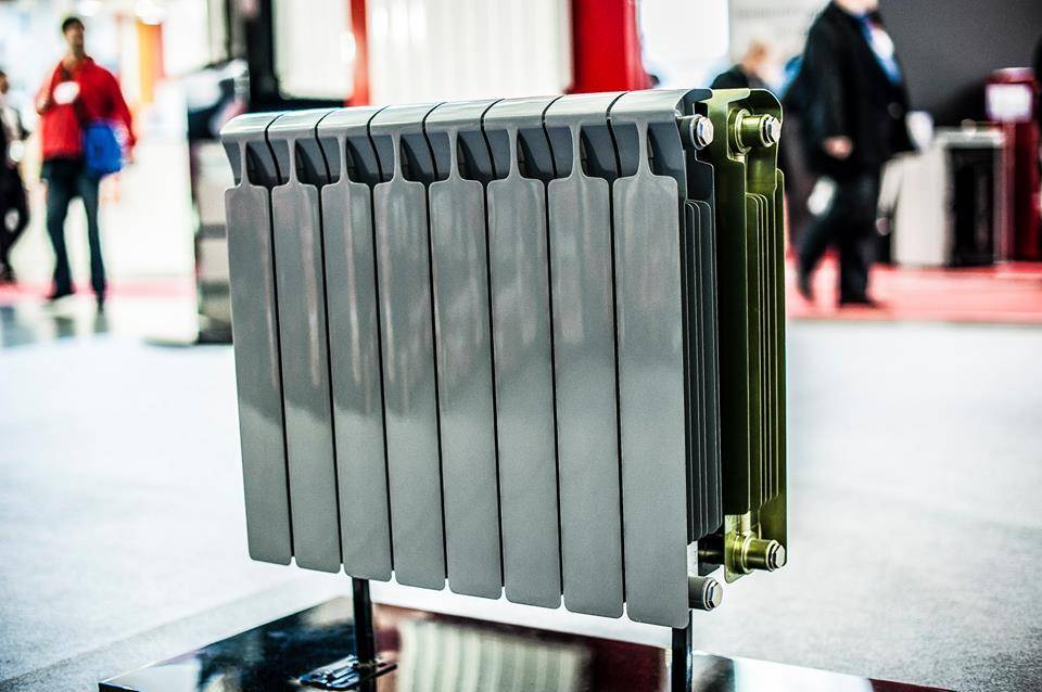 Чем отличается биметаллический радиатор от алюминиевого – различия, преимущества и недостатки