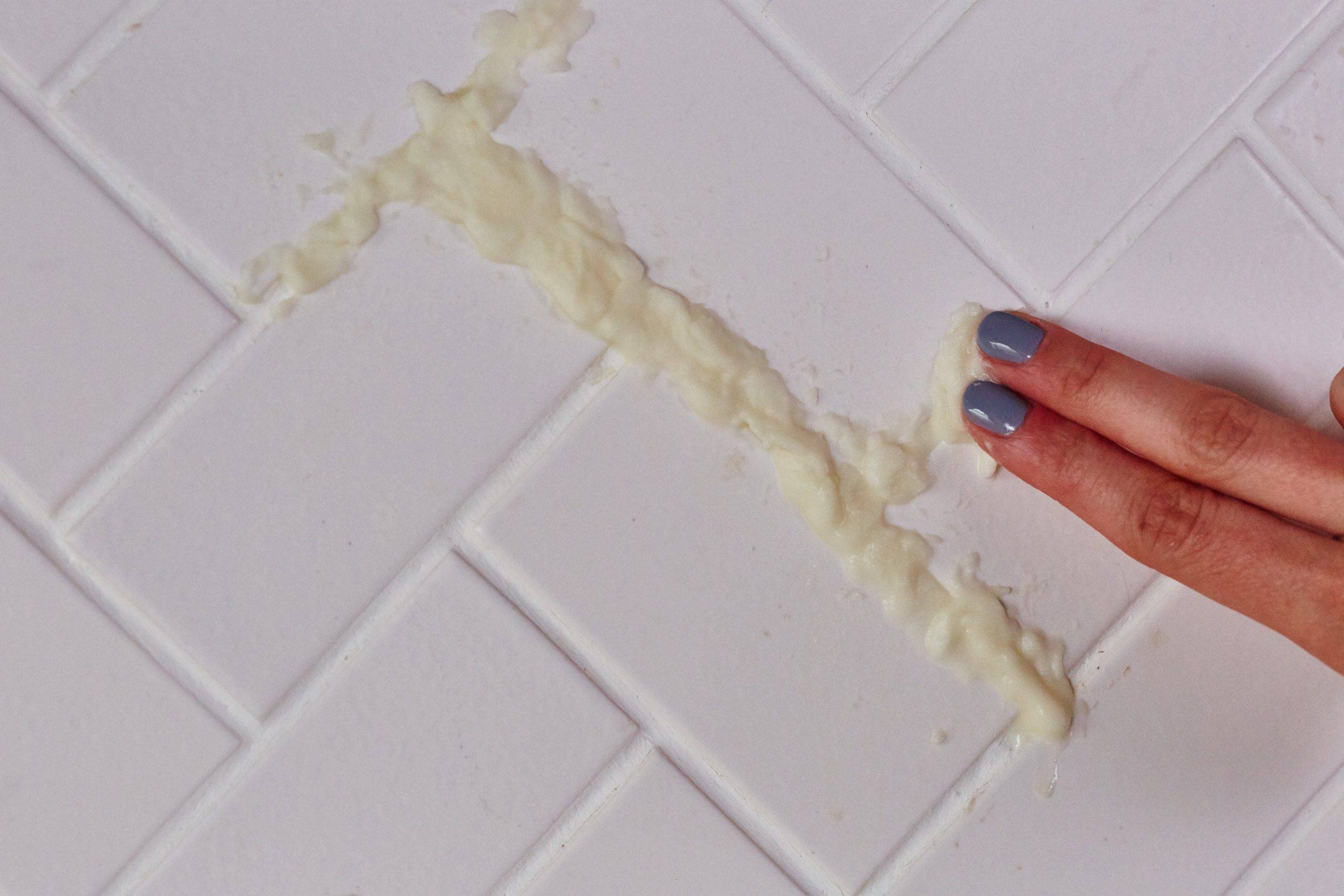 Как сделать швы кафеля в ванной снова белыми?