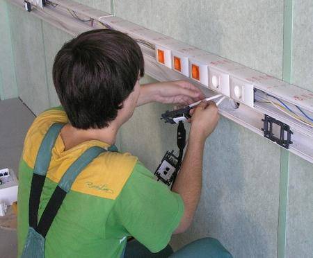 Как прикрепить кабель канал к бетонной стене - клуб мастеров
