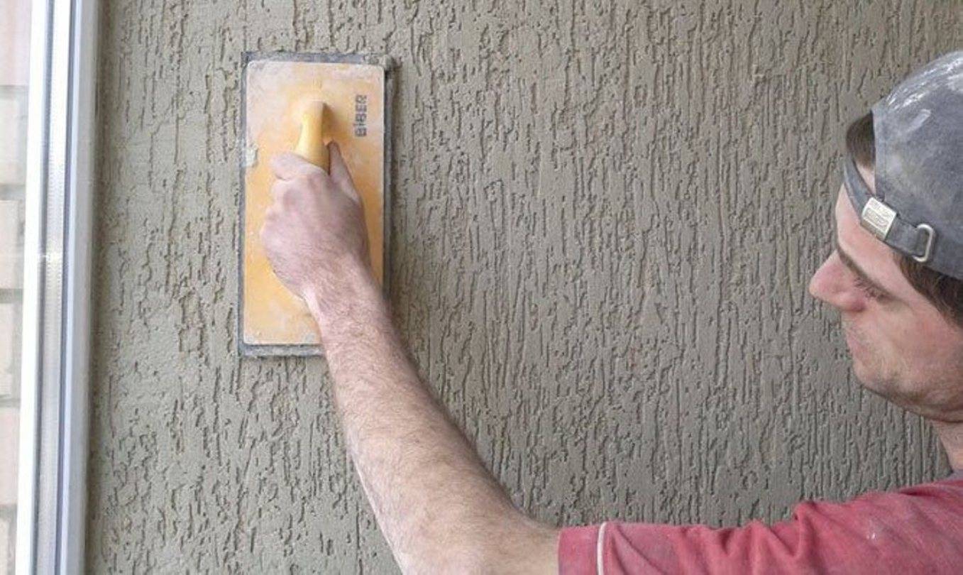 Тонкости нанесения штукатурки короед на стену: советы профессионалов | строй легко
