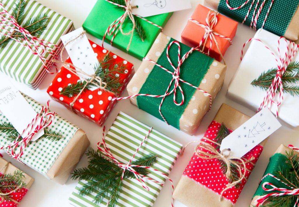 Как упаковать подарок в подарочную бумагу? [100+ идей] ❤ видео
