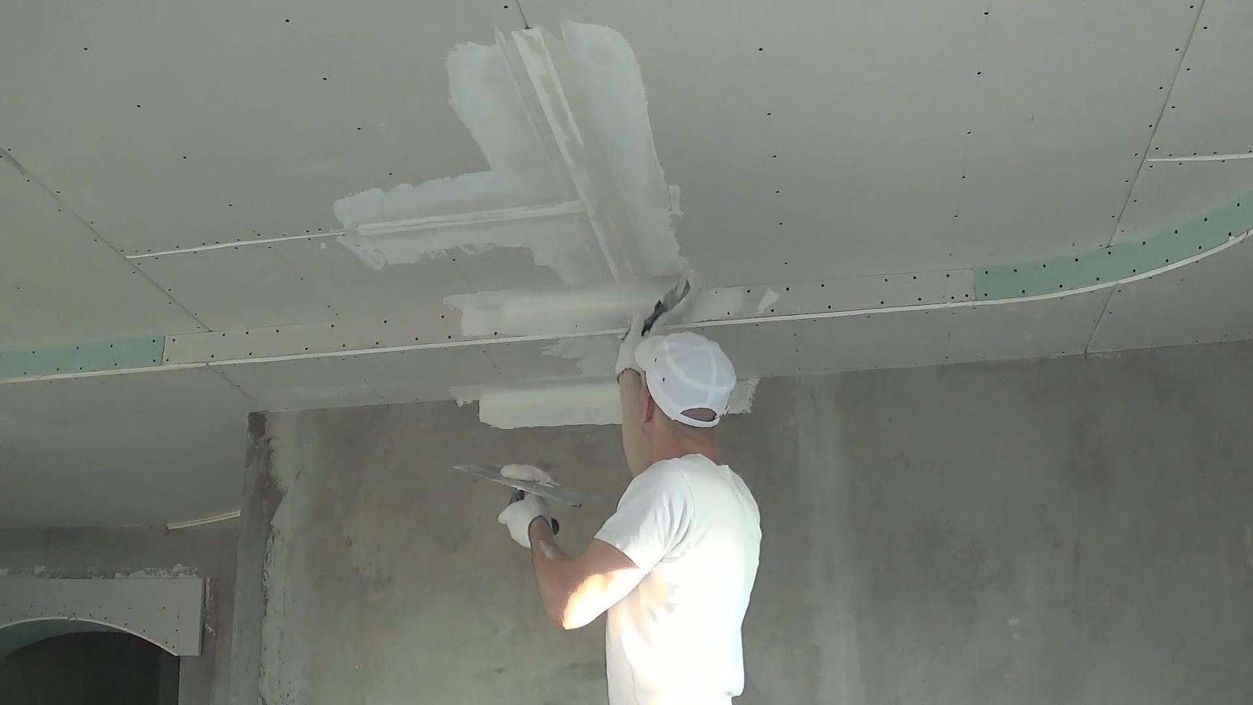 Как шпаклевать потолок под покраску: пошаговое руководство