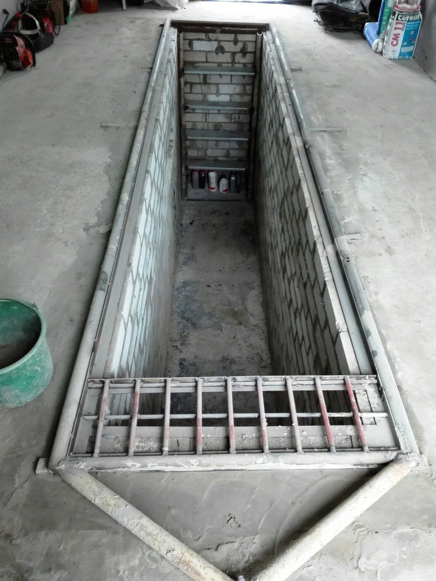 Гидроизоляция смотровой ямы в гараже своими руками: защита от грунтовых вод, что сделать если они близко, чем засыпать яму