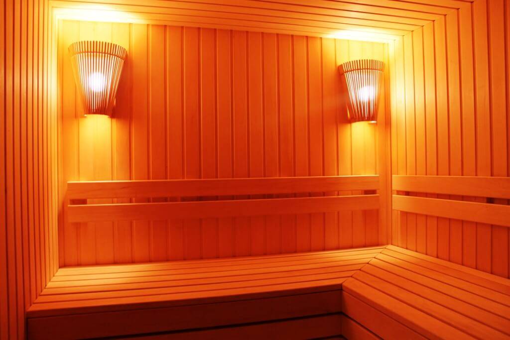 Нужны ли особые светильники для парной русской бани?