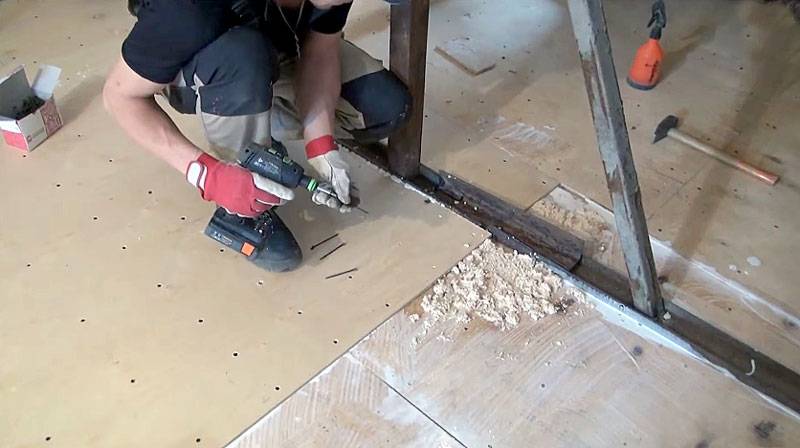 Как выровнять деревянный пол своими руками: 2 способа + инструкции