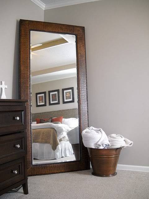 Зеркало в спальне напротив кровати — приметы