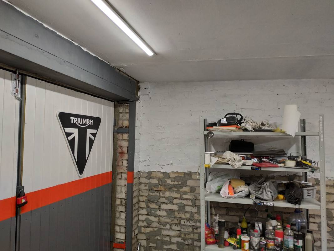 Покраска гаража своими руками: советы по окрашиванию металлического, кирпичного, бетонного и ворот- советы +видео и фото