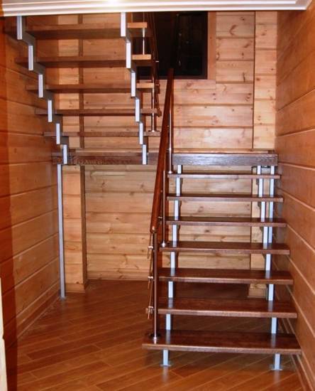 Лестница на металлокаркасе с деревянными ступенями: современные виды металлических каркасов