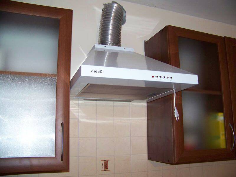 Подключение вытяжки на кухне к электричеству: сколько потребляет, схема