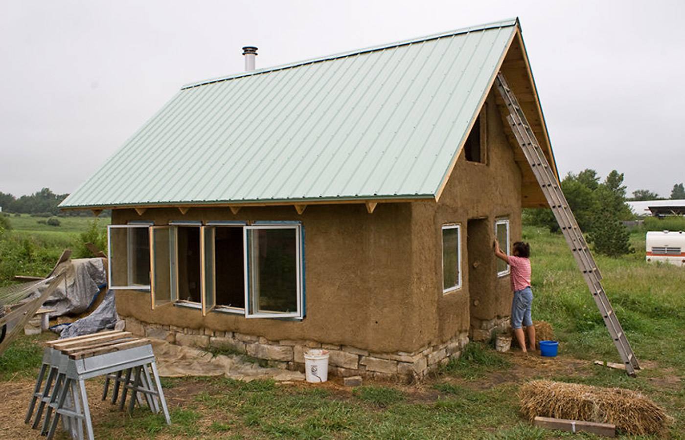 Как построить глинобитный дом своими руками:+видео и технология строительства +фото и варианты отделки дома из глины