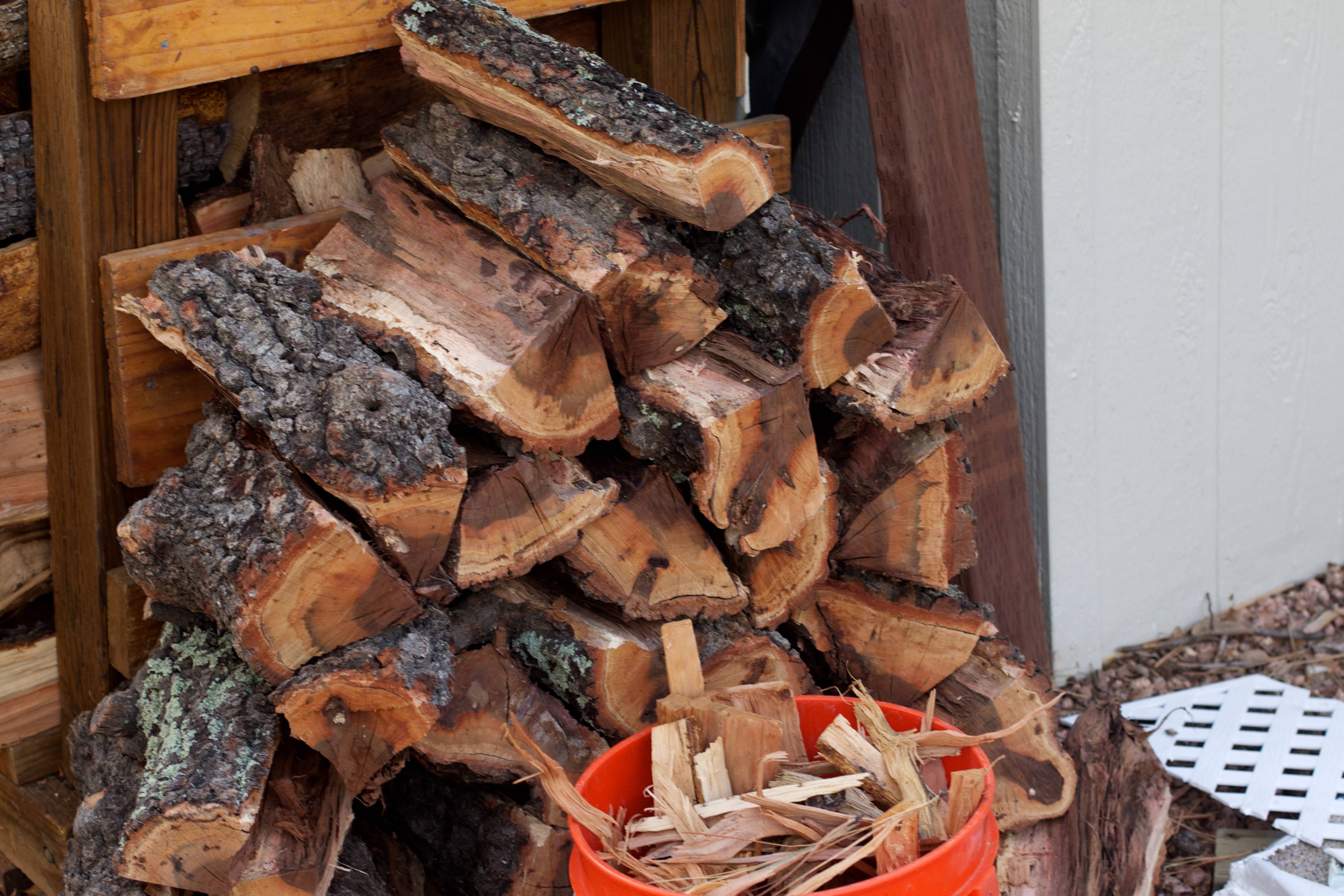 Какими дровами лучше топить печь - советы по выбору и хранению