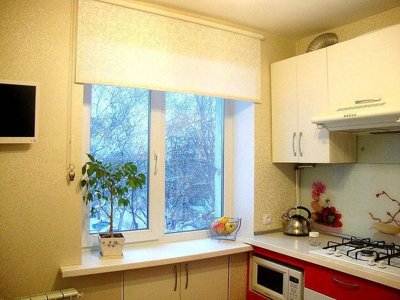 Рулонные шторы на кухню: виды, размеры, цены, монтаж (фото)