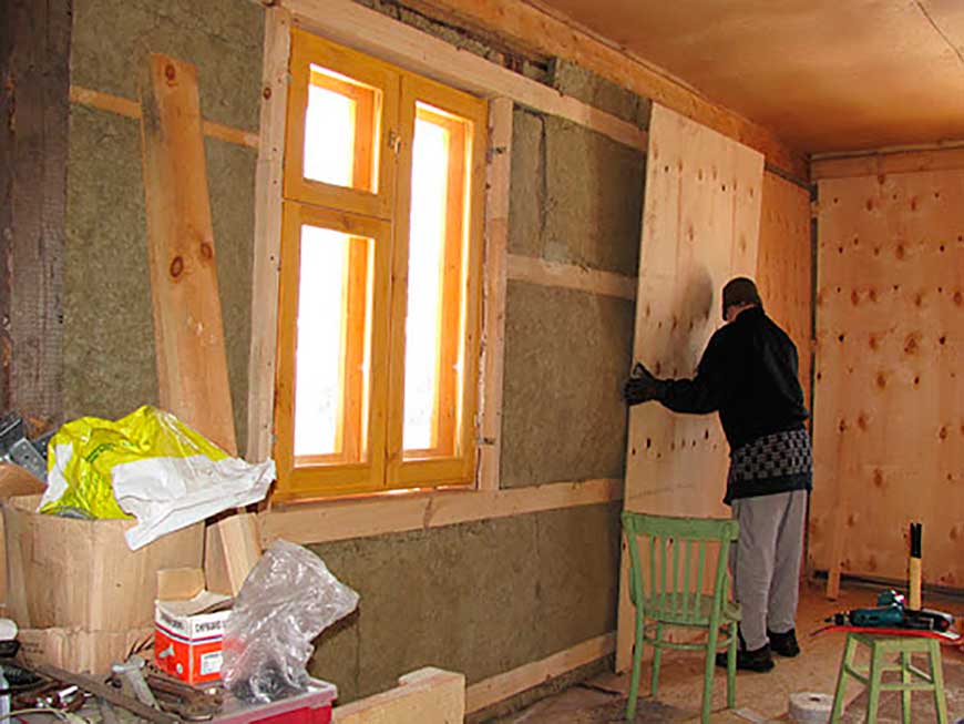 Чем можно обшить стены внутри дома недорого: дома из бруса