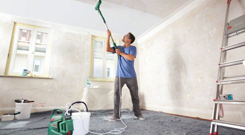 Покраска потолка с помощью пылесоса: быстрый и качественный способ