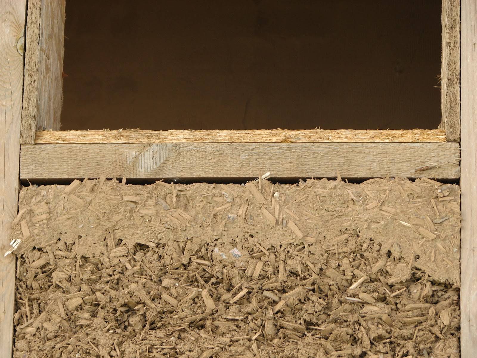 Утепление потолка глиной деревянного: как обмазать с камышом и техника выкладки