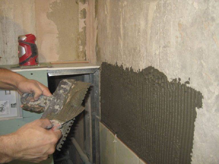 Что делать со стенами перед облицовкой? правила подготовки поверхностей к укладке плитки