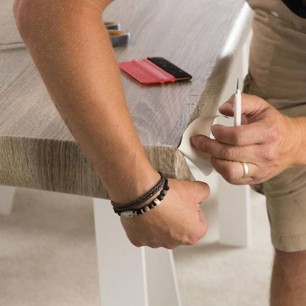 Cамоклеющаяся пленка: как оклеить мебель своими руками?