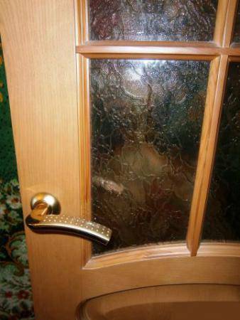 Как заменить стекло в межкомнатной двери? - строительные рецепты мира