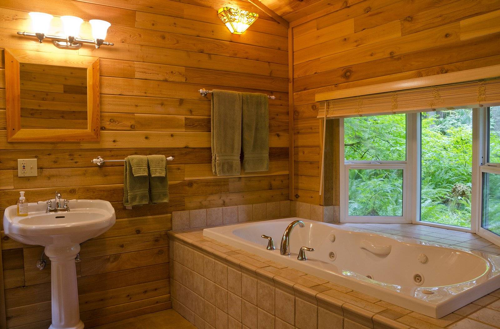 Отделка ванной в деревянном доме. этапы работ и рекомендации специалистов по выбору материалов