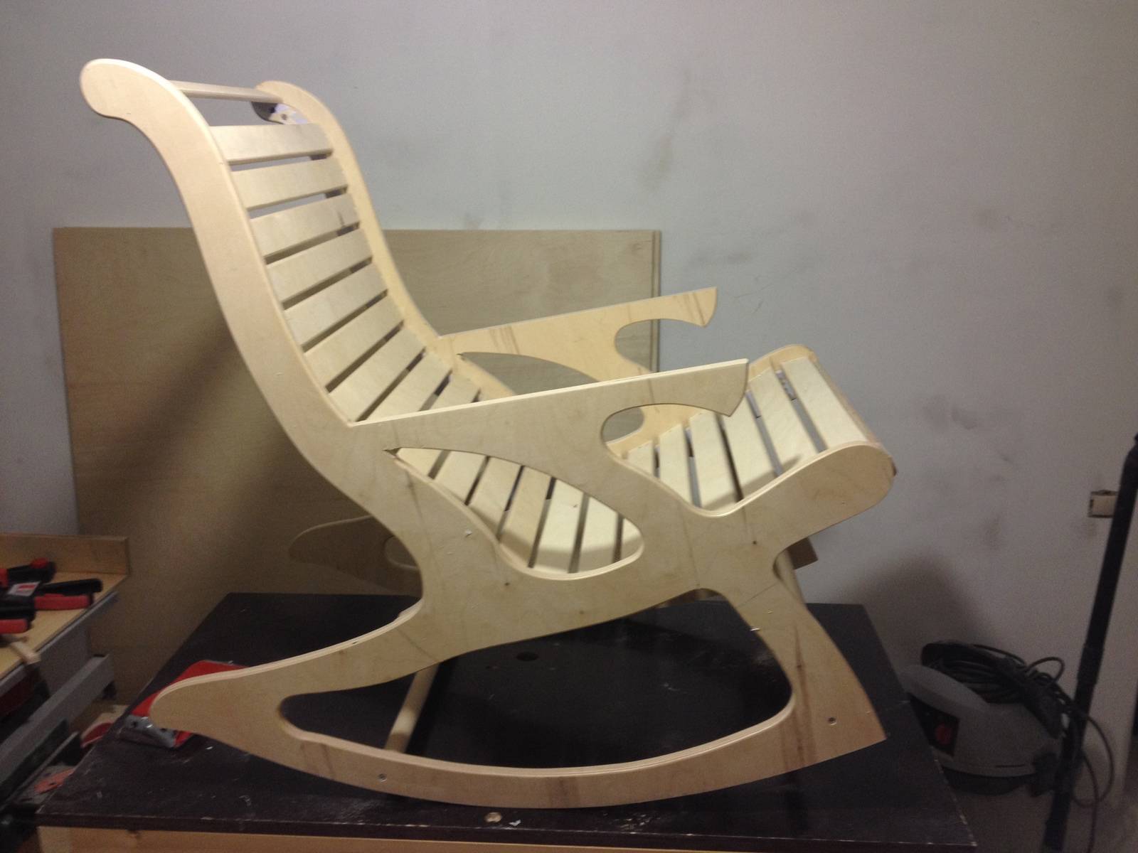 Кресло-качалка из фанеры: простой вариант изготовления